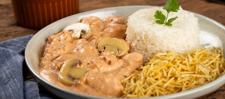 Strogonoff de Frango: Receita Rápida e Fácil